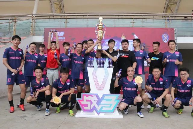 西甲-罗贝托双响莱万助攻 巴萨3-2阿尔梅里亚